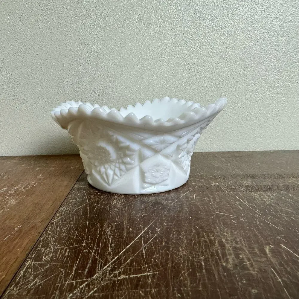 Vintage Milk Glass Sawtooth Square Hobstar‎ Starburst Catch All Candy Bowl